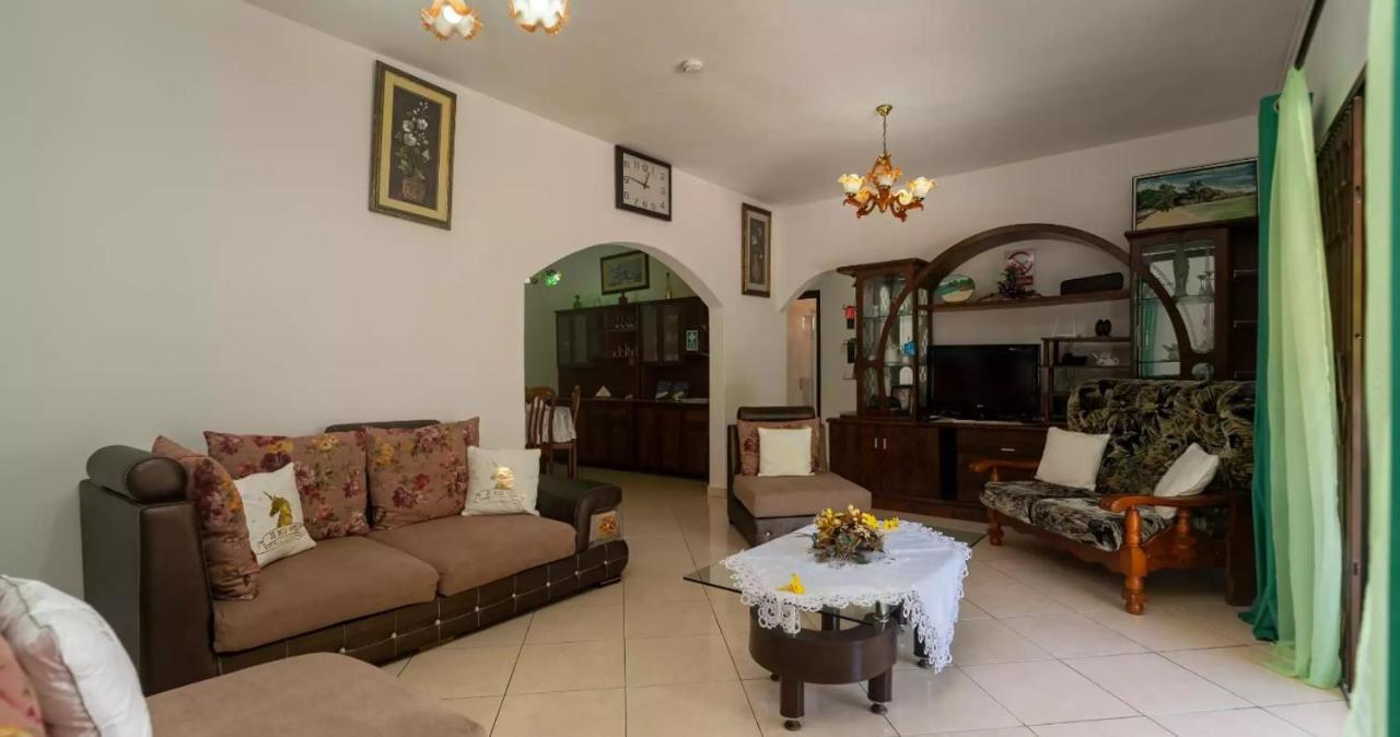 Chez Benoit Self Catering Daire Victoria Dış mekan fotoğraf