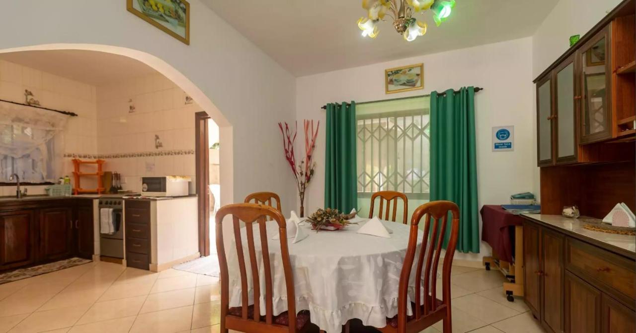 Chez Benoit Self Catering Daire Victoria Dış mekan fotoğraf