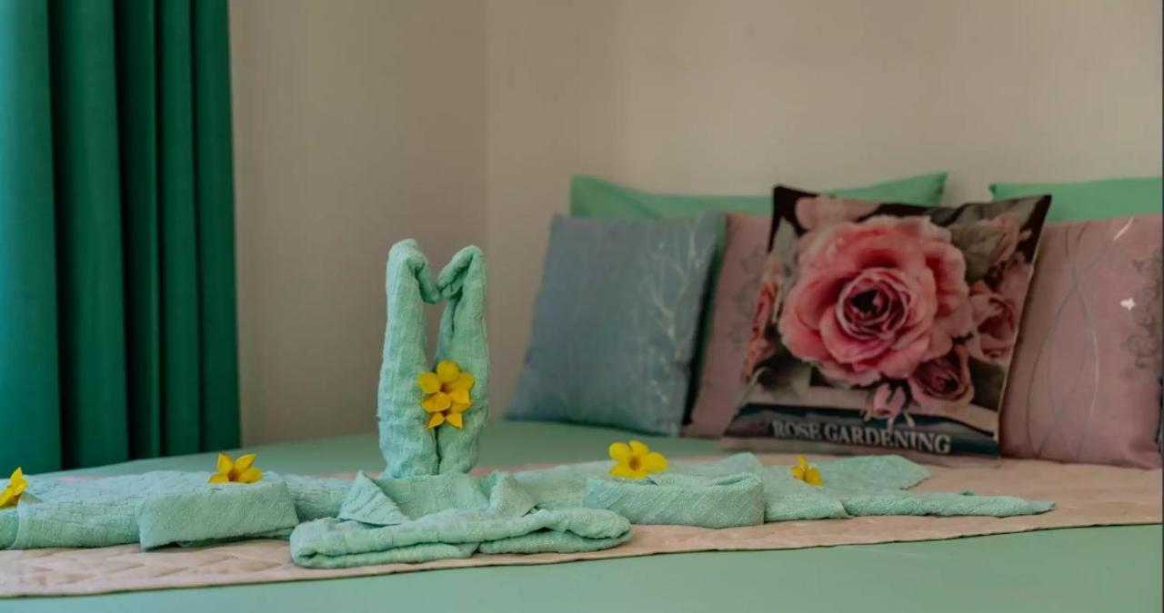 Chez Benoit Self Catering Daire Victoria Dış mekan fotoğraf
