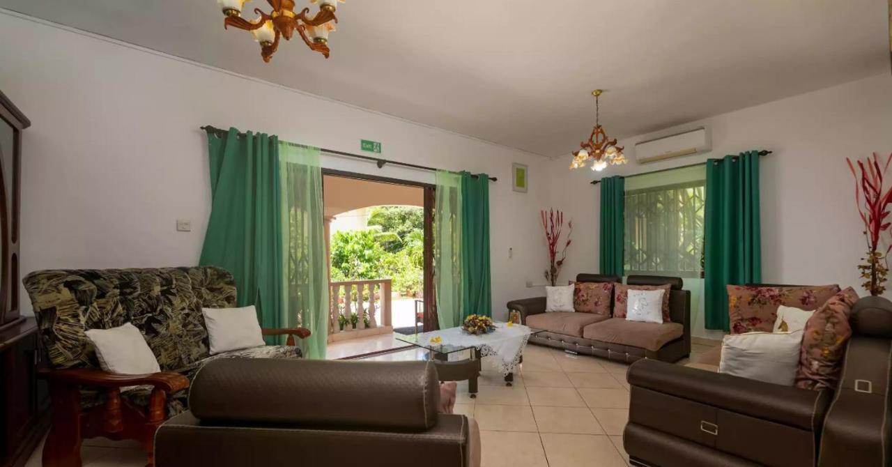 Chez Benoit Self Catering Daire Victoria Dış mekan fotoğraf