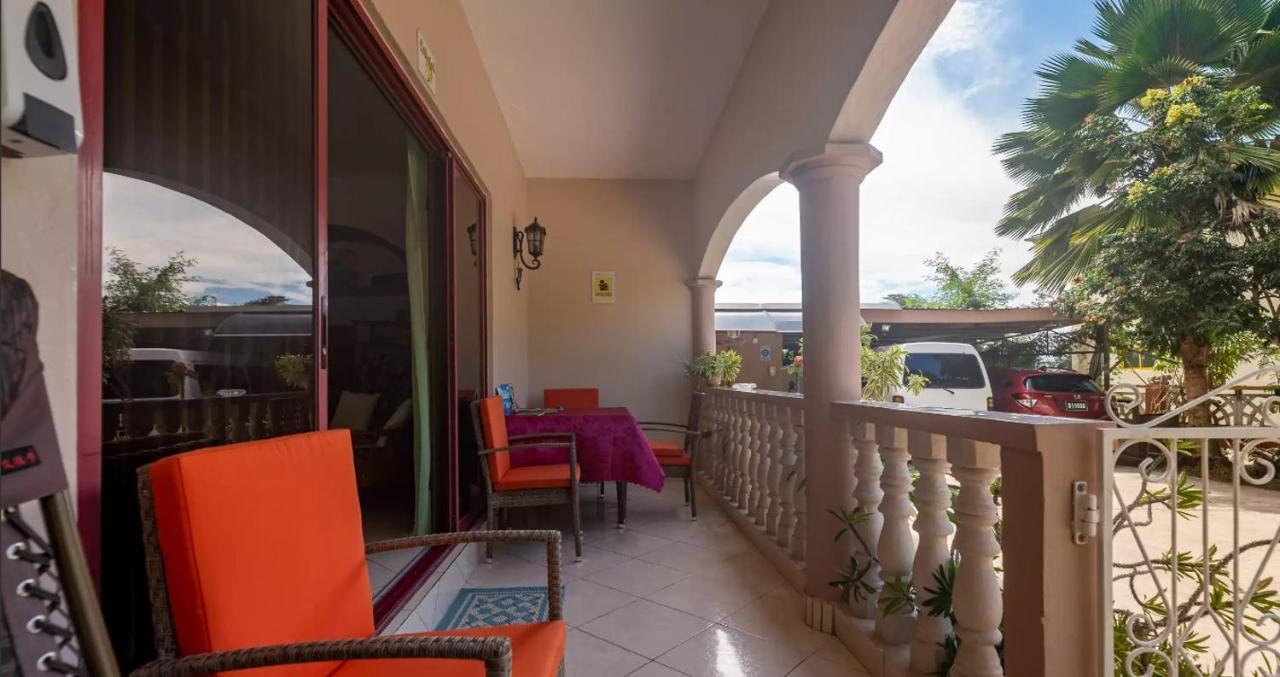 Chez Benoit Self Catering Daire Victoria Dış mekan fotoğraf